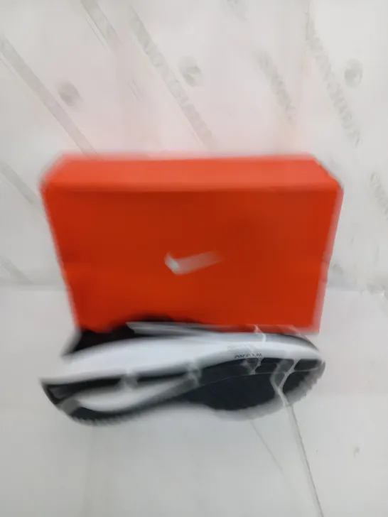 BOXED PAIR OF NIKE AIR ZOOM PEGASUS 38 FLYEASE UK 11.5