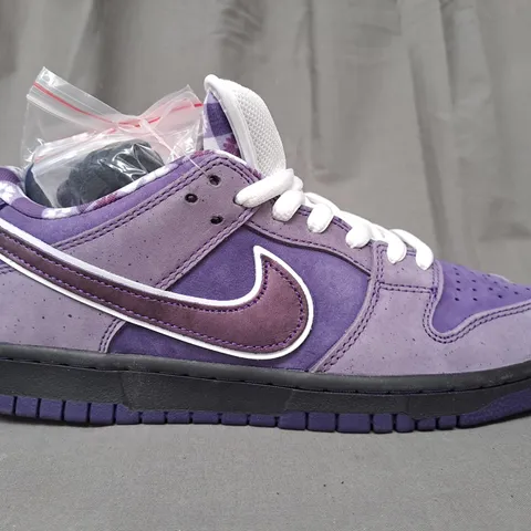 BOXED PAIR OF NIKE SB SHOES IN PURPLE UK SIZE 8