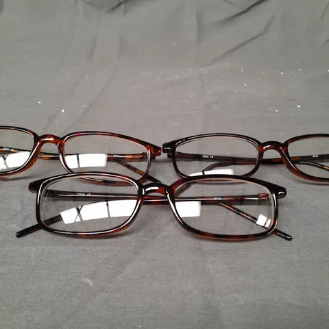 BOX OF APPROXIMATELY 10 PAIRS OF READING GLASSES IN TORTOISE SHELL COLOUR - VARIOUS SIZES