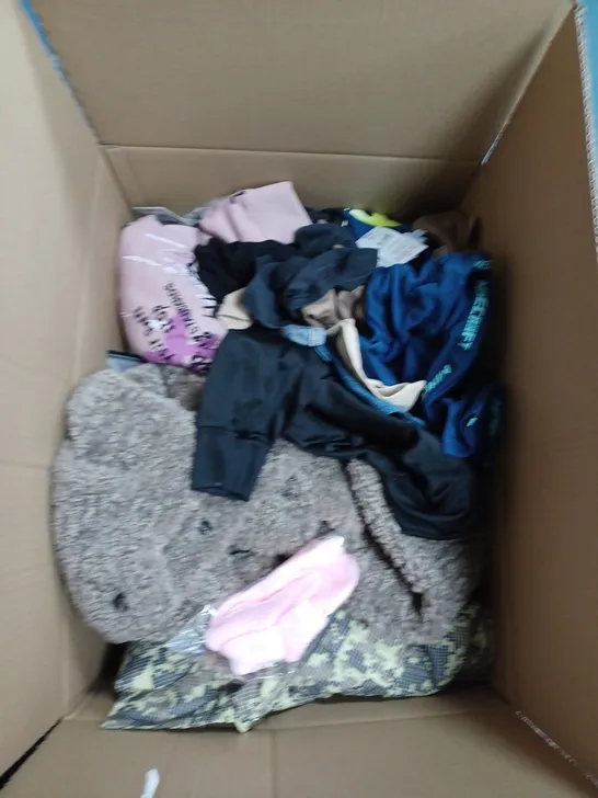 BOX OF ASSORTED CHILDRENS CLOTHING TO INCLUDE PYJAMAS, COATS, SWEATERS ETC 