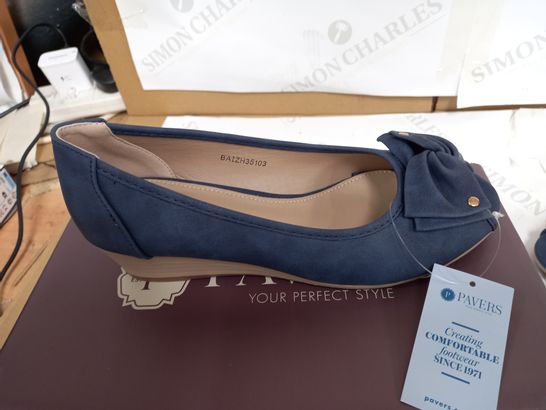 BOXED PAIR OF PAVERS NAVY BAIZH SHOES - UK 3