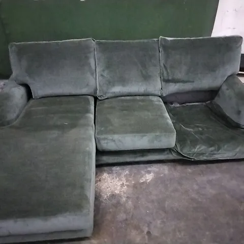 QUALITY BRITISH DESIGNED LOUNGE CO DARK GREEN VELVET FABRIC CHAISE SOFA 