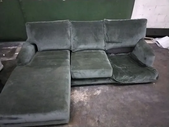 QUALITY BRITISH DESIGNED LOUNGE CO DARK GREEN VELVET FABRIC CHAISE SOFA 