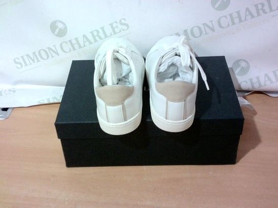 BOXED PAIR OF HUSH TRAINERS SIZE 39