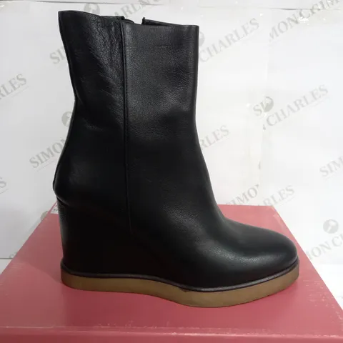 BOXED MODA IN PELLE AMBALINE BLACK LEATHER BOOTS - SIZE 7