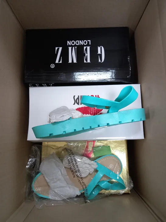 BOX OF APPROXIMATELY 5 PAIRS OF SHOES TO INCLUDE GOLD HEELS, LOW SPIKED SHOES, PLATFORM BLACK & WHITE SANDALS ETC