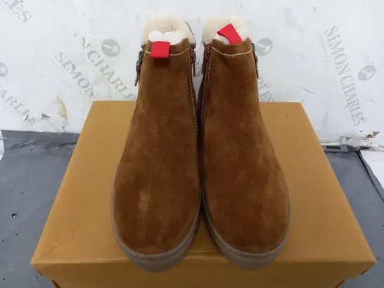 WHITE STUFF SHEARLING ZIP CUPSOLE BOOTS IN BROWN - SIZE 3