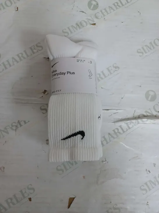 NIKE EVERYDAY PLUS WHITE DRI FIT PAIR OF 3 SOCKS - UK 5-8