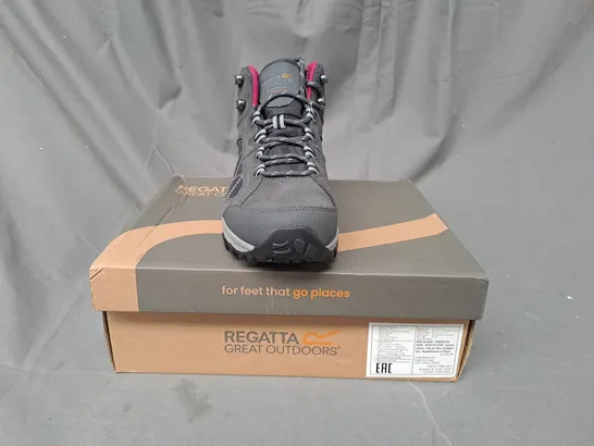 BOXED PAIR OF REGATTA WATERPROOF + BREATHABLE SHOES IN GREY/PINK UK SIZE 7