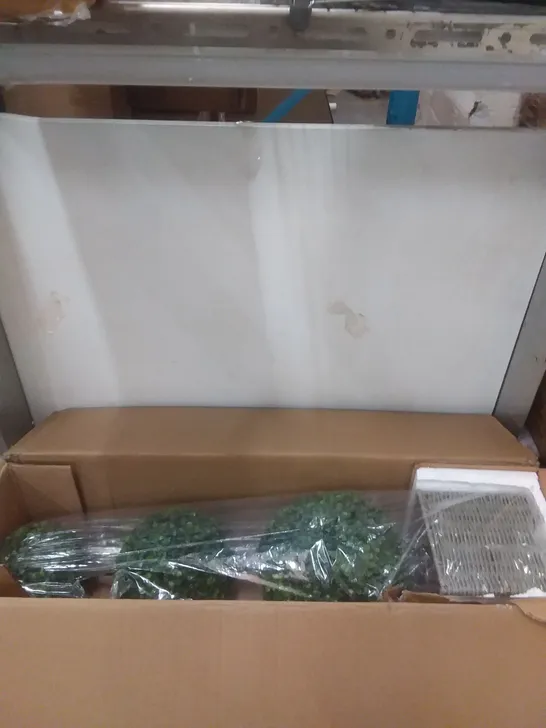 BOXED ARTIFICIAL GARDEN PLANT 