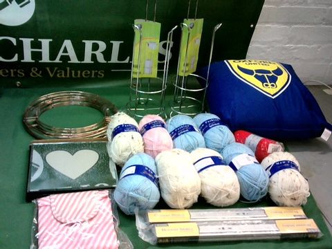LOT OF ASSORTED HOUSEHOLD ITEMS TO INCLUDE: KNITTING YARN, WALL ART, ASSORTED HOME ITEMS 