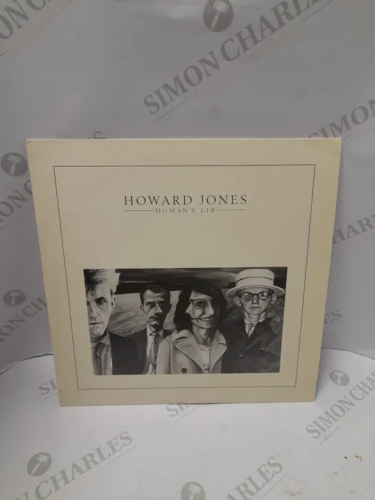 BOX OF APPROXIMATELY 10 ASSORTED VINYL DISKS TO INCLUDE MARTHA, HOWARD JONES, TRAFFIC ETC 