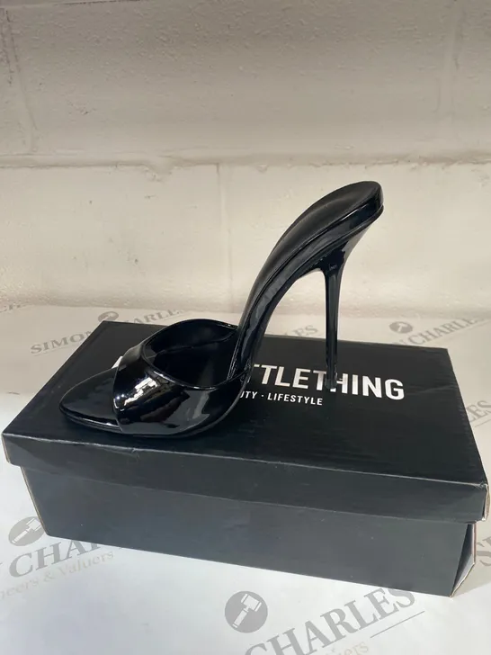 BOXED PAIR OF PRETTY LITTLE THING BLACK HIGH HEELS SIZE 3
