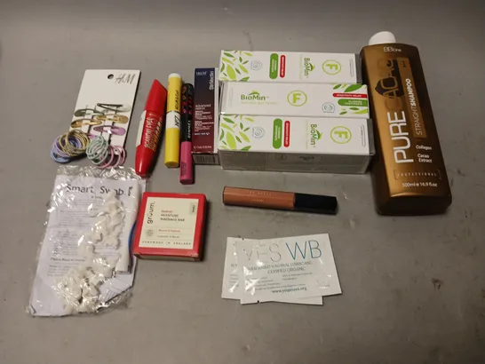 BOX OF APPROXIMATELY 15 COSMETIC ITEMS TO INCLUDE YES WB LUBE, PURECACAO SHAMPOO, AND BIOMIN TOOTHPASTE ETC. 