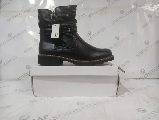 BOXED PAIR OF SHOES BY EMMA ANKLE BOOTS IN BLACK SIZE 8