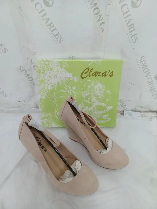 LARGE BOX OF APPROXIMATELY 10 BOXED CLANAS WEDGE BEIGE HEELS IN VARIOUS SIZE 