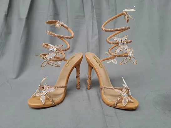 BOXED PAIR OF EGO OPEN TOE HIGH HEEL SANDALS IN NUDE W. JEWEL EFFECT UK SIZE 4