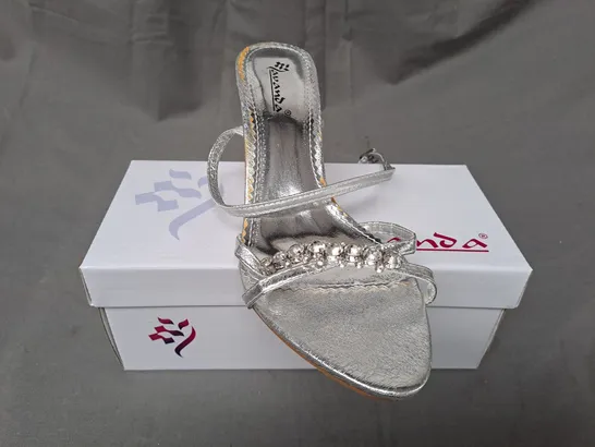 BOX OF APPROXIMATELY 20 PAIRS OF LAVANDA OPEN TOE STRAPPY HEELED SANDALS IN METALLIC SILVER IN VARIOUS SIZES