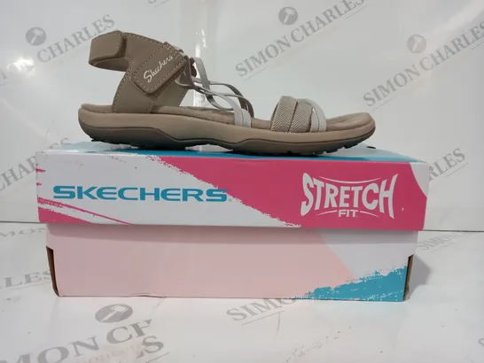 BOXED PAIR OF SKECHERS REGGAE SLIM OPEN TOE SANDALS IN TAUPE UK SIZE 3