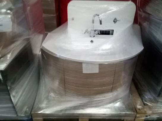 PALLET OF ASSORTED END OF LINE BATHROOM STOCK INCLUDING BASINS & BASIN CABINETS