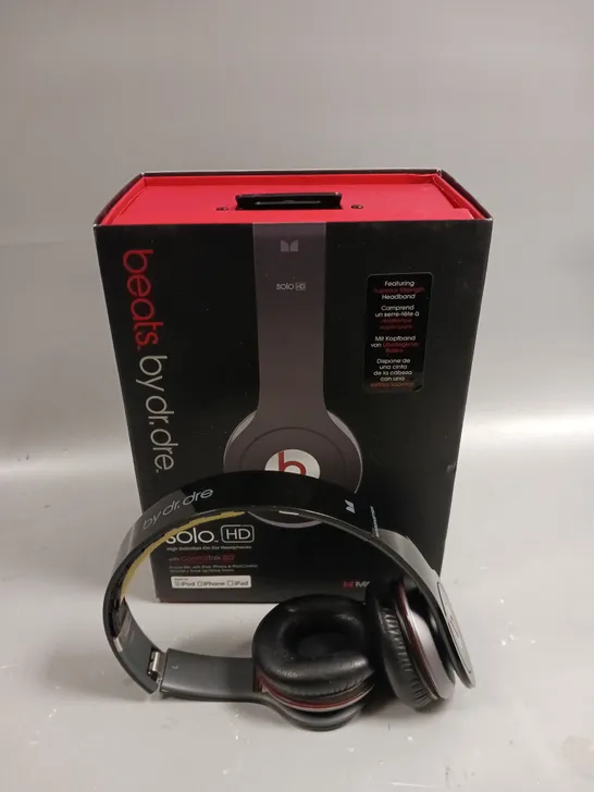 BOXED BEATS SOLO HD WIRELESS HEADPHONES 