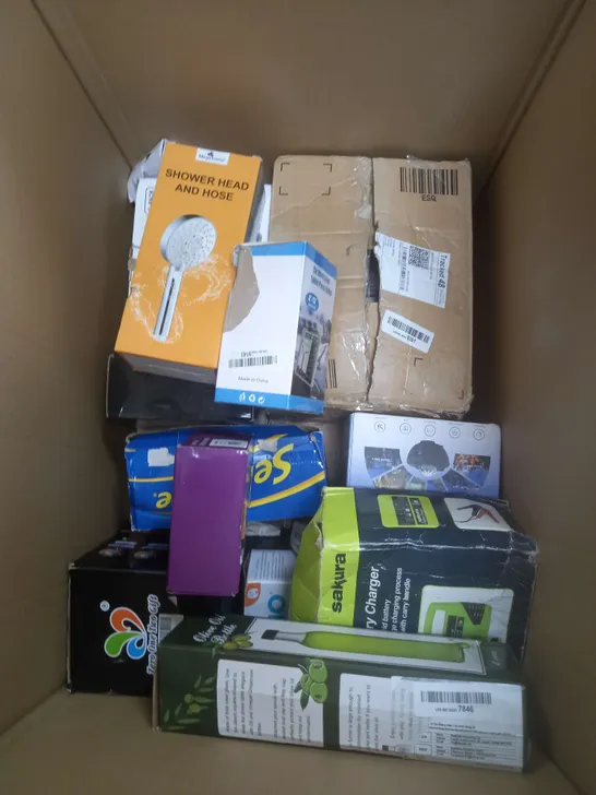 BOX OF APPROXIMATELY 15 ASSORTED ITEMS TO INCLUDE OLIVE OIL BOTTLE, PHONE HOLDER, SHOWER HEAD ETC