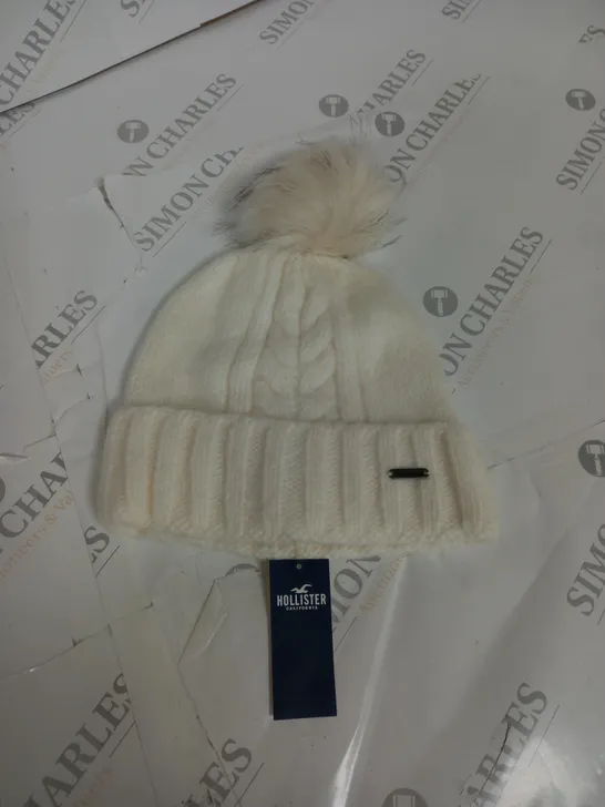 HOLLISTER BOBBLE HAT - CREAM - ONE SIZE 