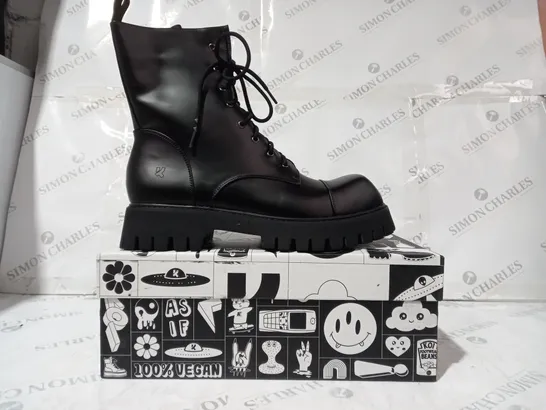 BRAND NEW BOXED PAIR OF KOI VEGAN LEATHER GIMLI MEN'S SQUARE TOE LACE UP BOOTS IN BLACK UK SIZE 11