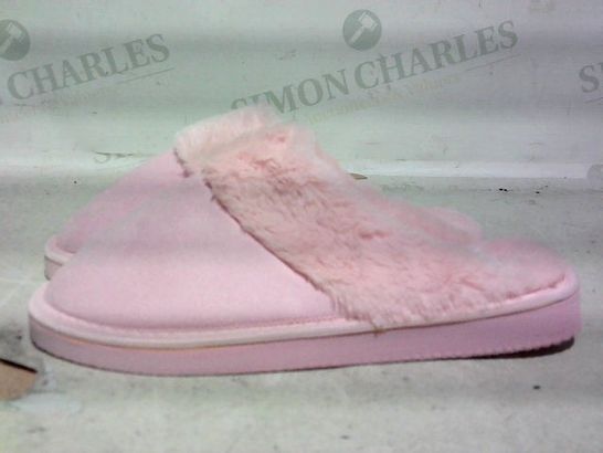 BOXED PAIR OF SLEEP BOUTIQUE SLIPPERS (PINK, FLUFFY INSIDE), SIZE 6 UK