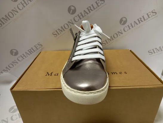 BOXED PAIR OF MAISON DE NIMES LEATHER ZIP SIDE TRAINERS IN PEWTER - SIZE 6