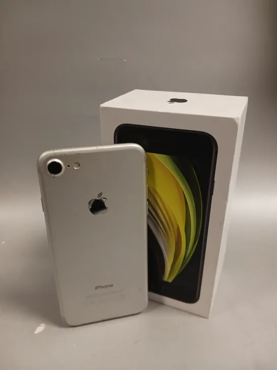 BOXED APPLE IPHONE 7 SMARTPHONE 