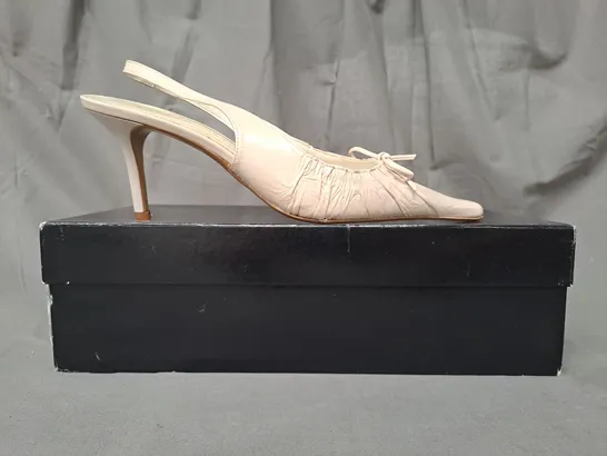 BOXED PAIR OF ROLAND CARTIER POINTED TOE HEELED SHOES IN BEIGE EU SIZE 38