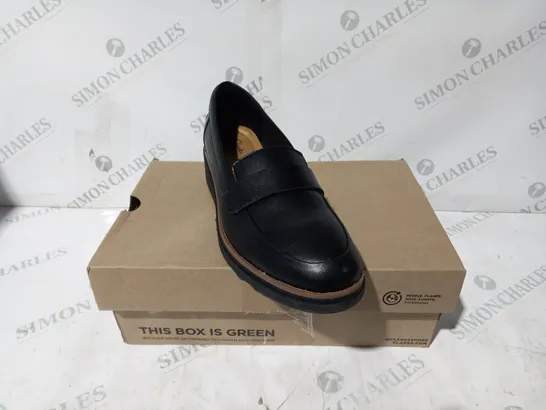 BOXED PAIR OF CLARKS SHARON LOAFERS IN BLACK UK SIZE 8 