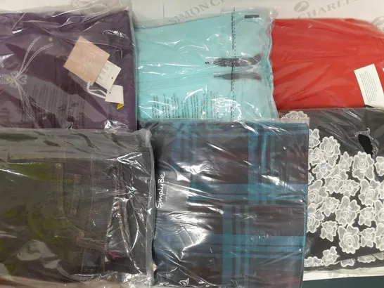 LOT OF APPROX 16 CLOTHING ITEMS IN VARIOUS STYLES, COLOURS AND SIZES 