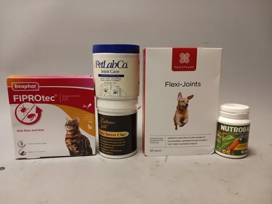 BOX OF APPROXIMATELY 15 ASSORTED PET SUPPLIES TO INCLUDE - HEALTHSPAN FLEXI-JOINTS , PETLABCO JOINT CARE , RADIANCE GOLD SARE SECRET CLAY ETC