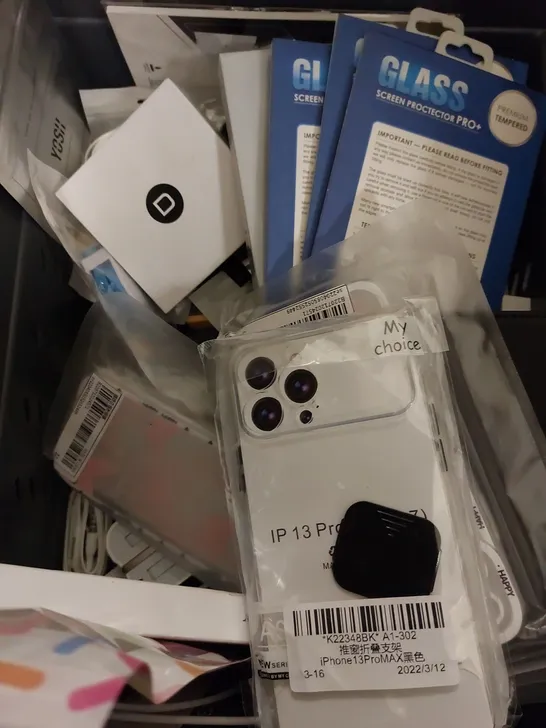 LOT OF APPROX 15 ASSORTED MOBILE PHONE ACCESSORIES TO INCLUDE CASES, EARPHONES, SCREEN PROTECTORS, ETC 