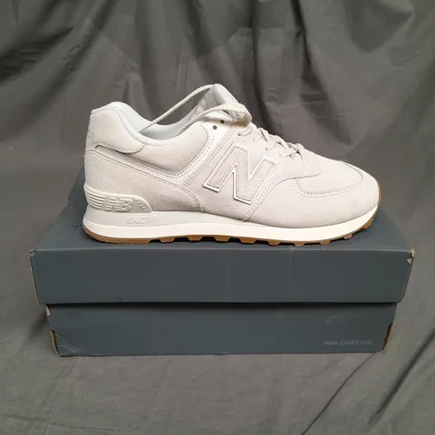 BOXED PAIR OF NEW BALANCE SNEAKERS 574 SIZE UK 8