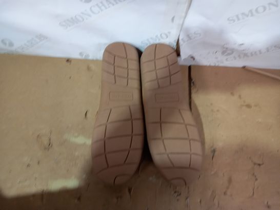 PAIR OF LANDS' END SLIPPERS SIZE 9