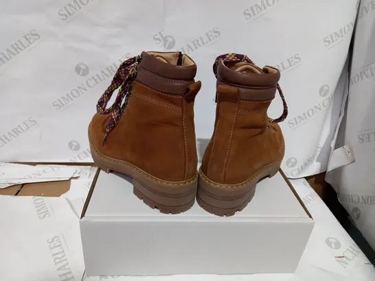 BOXED PAIR OF TAN HIKER BOOTS - SIZE 4