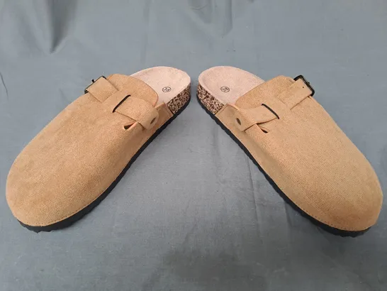 BOXED PAIR OF DESIGNER SHOES IN TAN EU SIZE 38