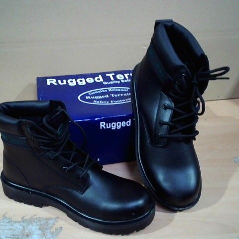 BOXED PAIR OF RUGGED TERRAIN SAFETY FOOTWEAR BLACK BOOTS SIZE 9