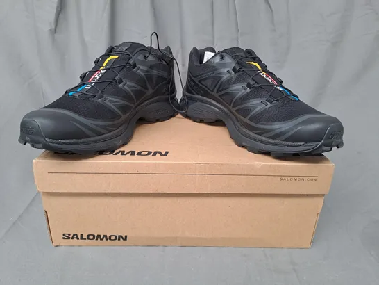 BOXED PAIR OF SALOMON XT-6 SHOES IN BLACK UK SIZE 9