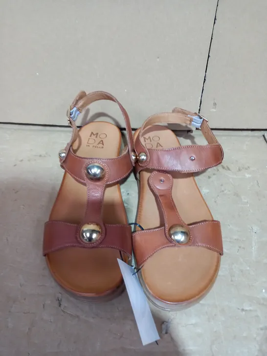 MODA IN PELLE ONEY SANDAL (TAN), SIZE 5 UK