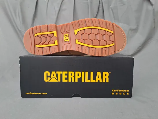 BOXED PAIR OF CATERPILLAR POWERPLANT S3 BOOTS IN HONEY UK SIZE 9