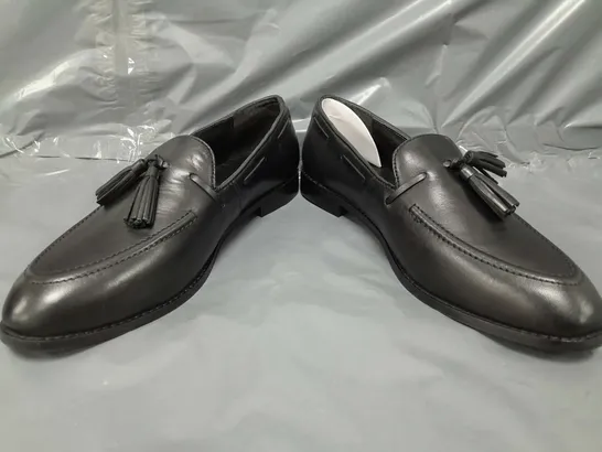 BOXED PAIR OF OFFICE LOAFERS IN BLACK SIZE 8