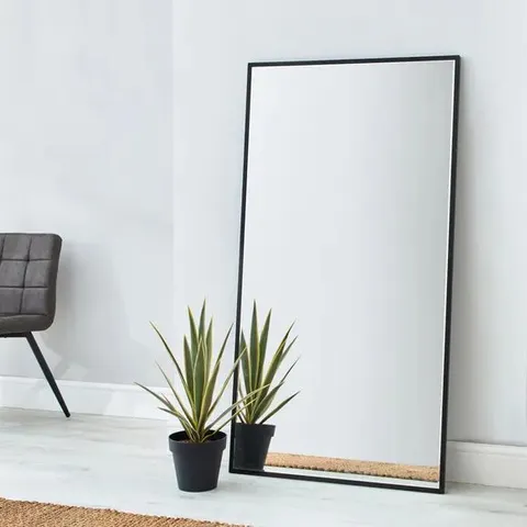 WRAPPED APARTMENT LEANER MIRROR 