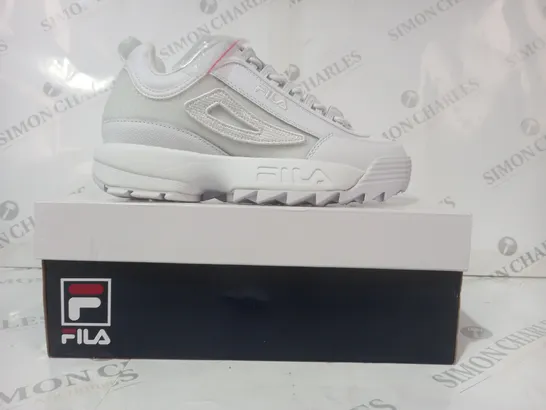 BOXED PAIR OF FILA DISRUPTOR II PATCHES SHOES IN WHITE UK SIZE 4.5