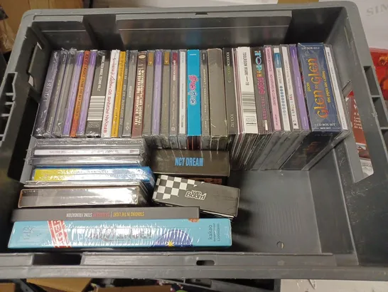 BOX TO CONTAIN APPROX. 50 X ASSORTED MUSIC CD'S & CASSETTES. ARTISTS VARY 