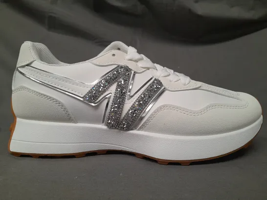 BOXED PAIR OF NEW BALANCE SHOES IN WHITE W. JEWEL EFFECT DETAIL EU SIZE 38