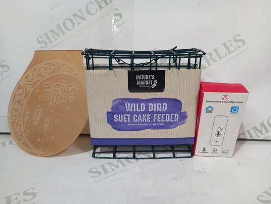 LOT OF APPROXIMATELY 10 ASSORTED HOUSEHOLD ITEMS TO INCLUDE WIFI TEMPERATURE & HUMIDITY SENSOR, WILD BIRD SUET CAKE FEEDER, ETC